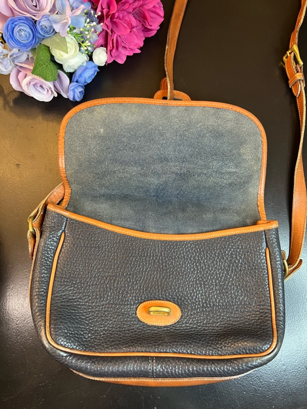 Vintage Dooney & Bourke Navy Blue Tan Leather Crossbody Bag Purse 80s 90s - Picture 7 of 16